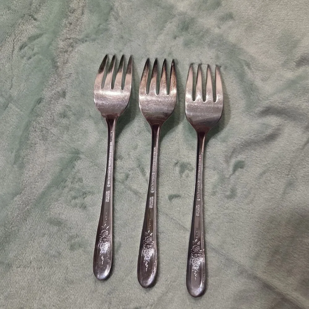 Vintage Wm Rogers Extra Plate Lot of 3 Salad Forks Triumph Pattern 1941